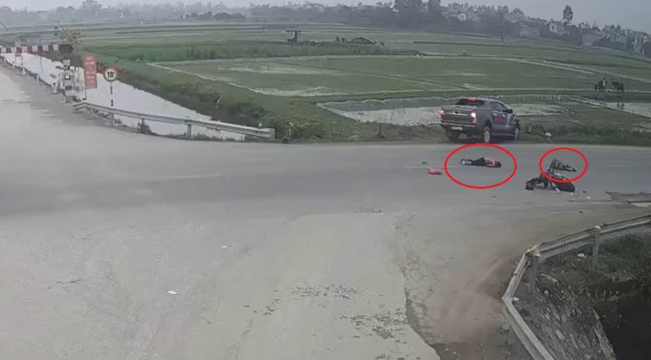 Vụ tai nạn khiến 2 người đi xe máy thương vong Vụ tai nạn khiến 2 người đi xe máy thương vong