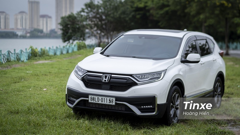 Honda CR-V đang nhận ưu đãi lên tới 100 triệu đồng tại đại lý.