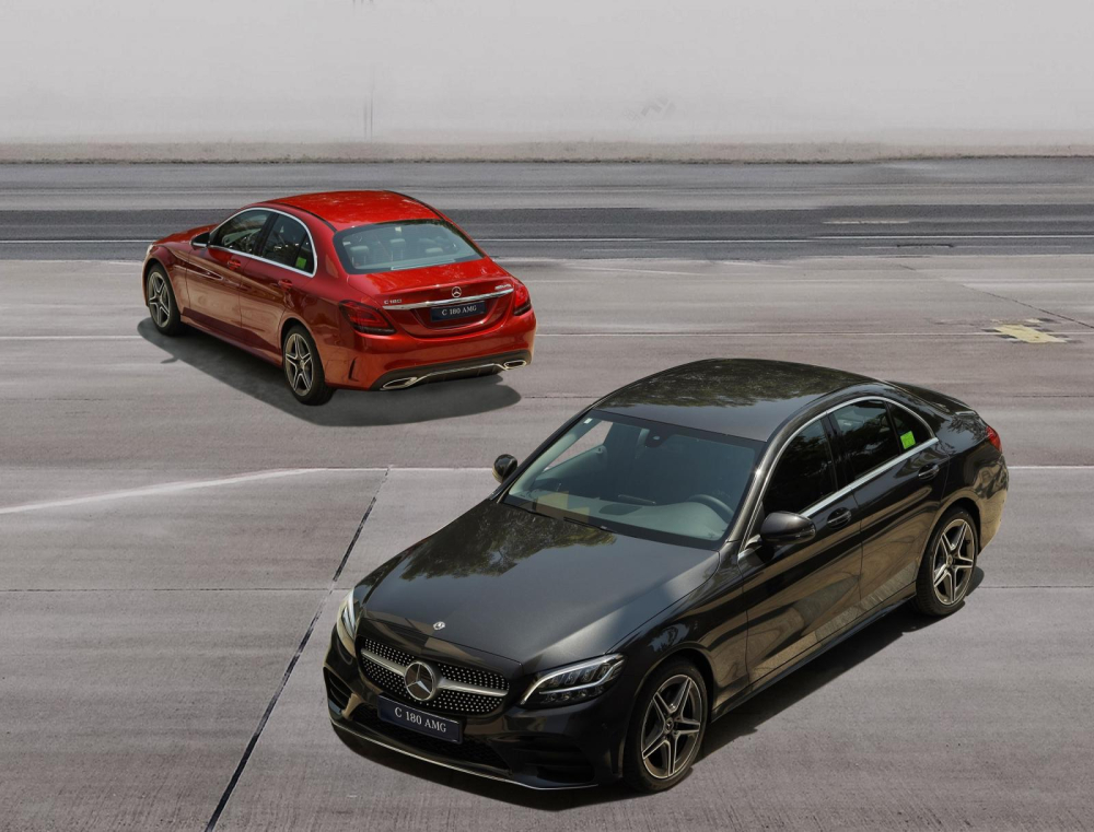 G&oacute;i ngoại thất AMG Line đem lại cho xe diện mạo hầm hố như bản C 300 AMG.