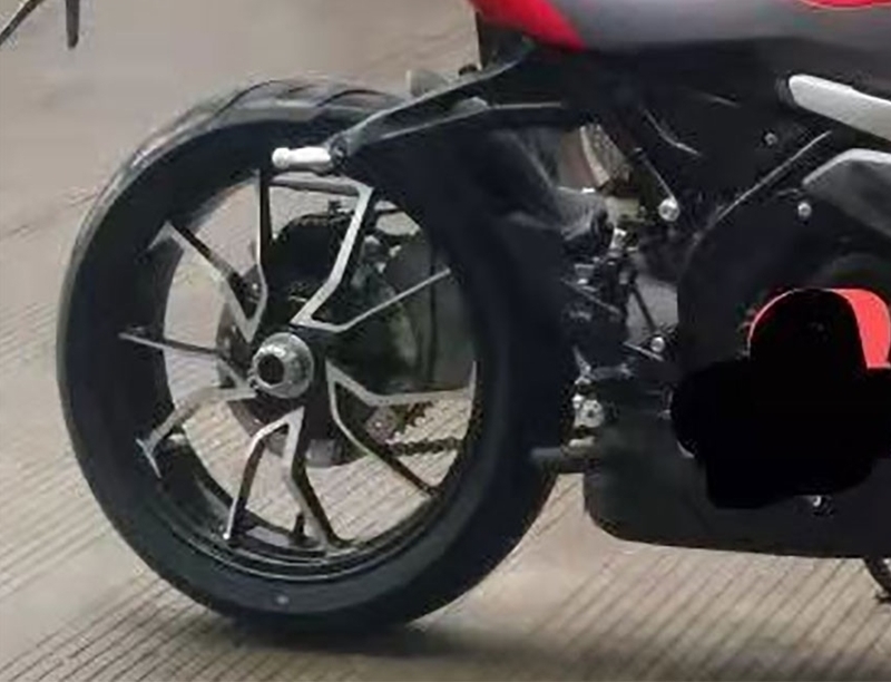 Gắp đơn trên chiếc xe là trang bị nổi bật nhất