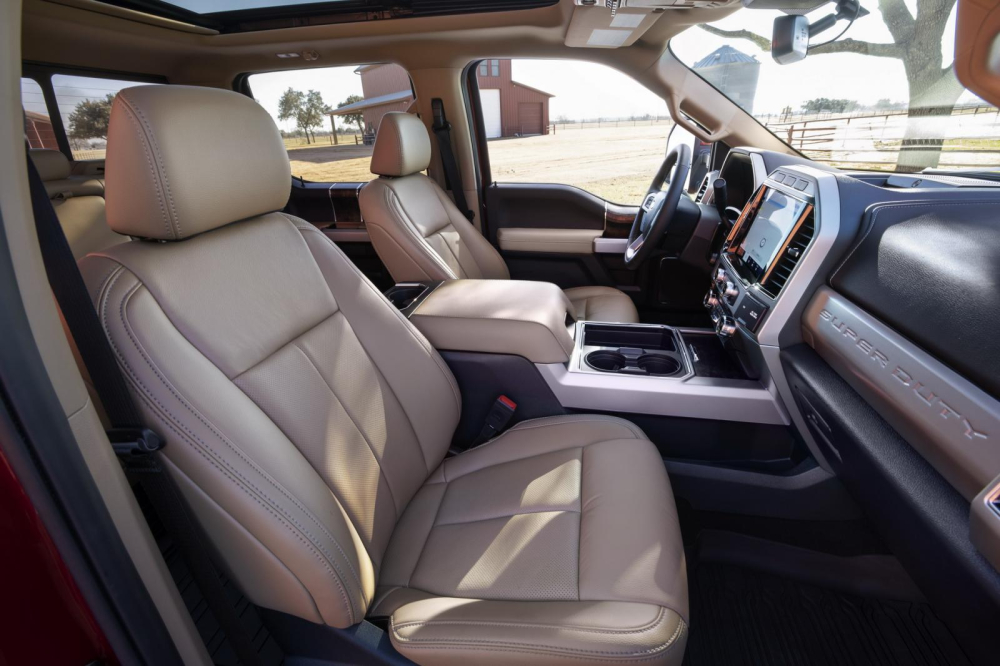 Ghế của Ford Super Duty 2022 được bọc da sang trọng