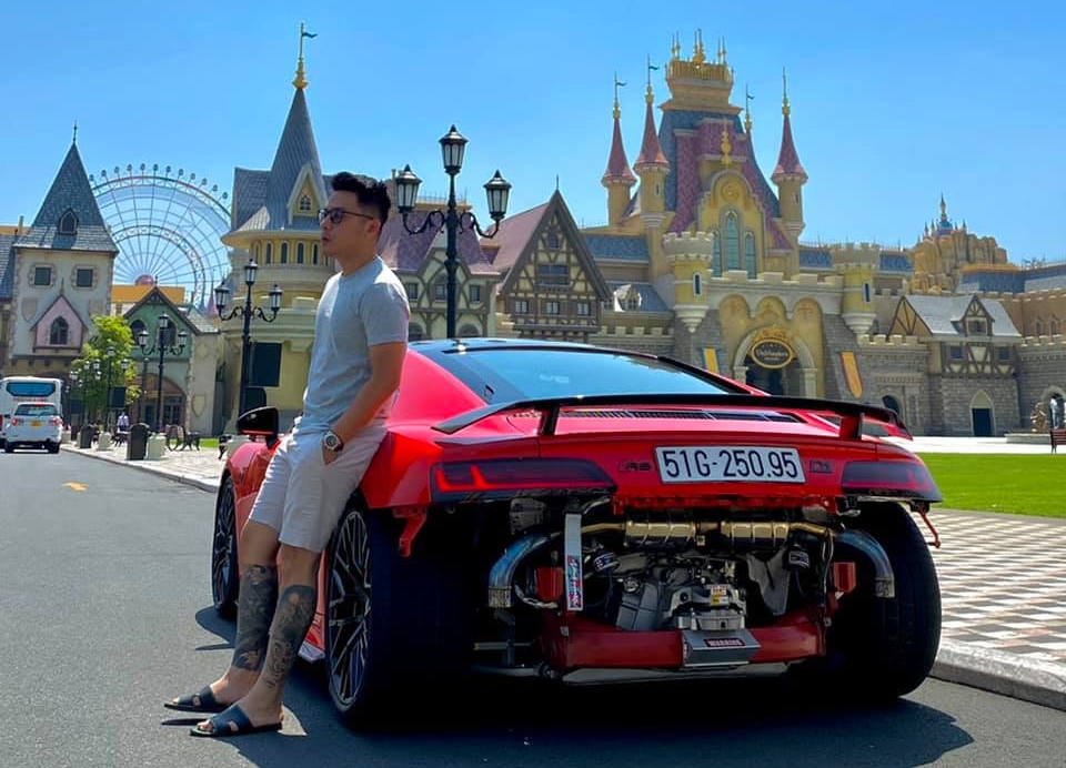 Ngoài siêu xe Audi R8 V10 Plus
