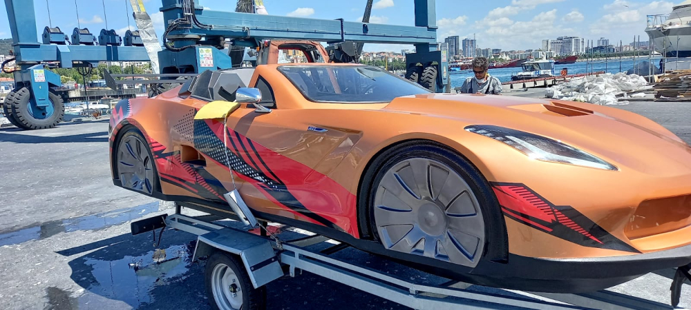Chiếc C7 Corvette n&agrave;y thực tế l&agrave; một con thuyền m&aacute;y