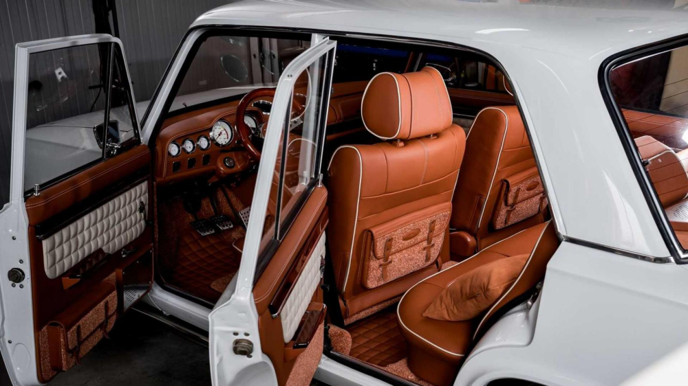 Nhìn từ phía sau nội thất của chiếc Lada VAZ 2101 độ Nhìn từ phía sau nội thất của chiếc Lada VAZ 2101 độ