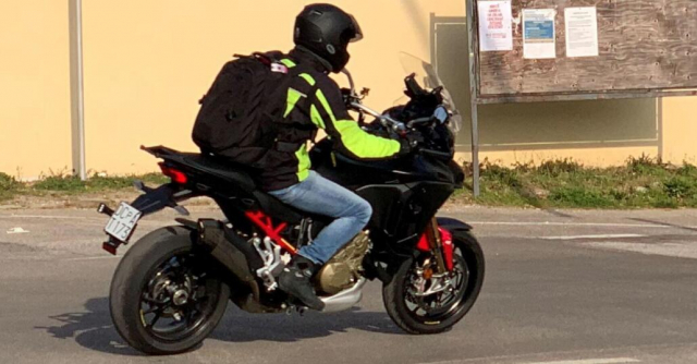 Hình ảnh chạy thử nghiệm được hé lộ của Ducati Multistrada V4 Pikes Peak