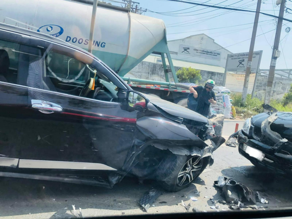 Chiếc xe Toyota Fortuner kh&ocirc;ng bung t&uacute;i kh&iacute; sau va chạm