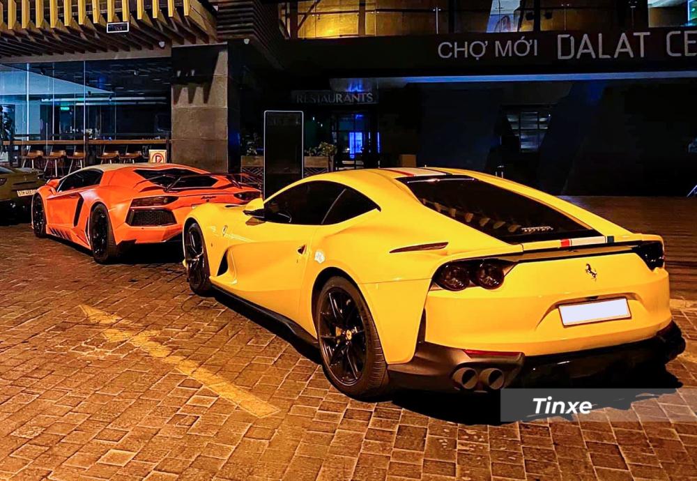 Lamborghini Aventador m&agrave;u hồng mang g&oacute;i độ Novitec c&ograve;n si&ecirc;u xe Ferrari 812 Superfast được độ ống xả