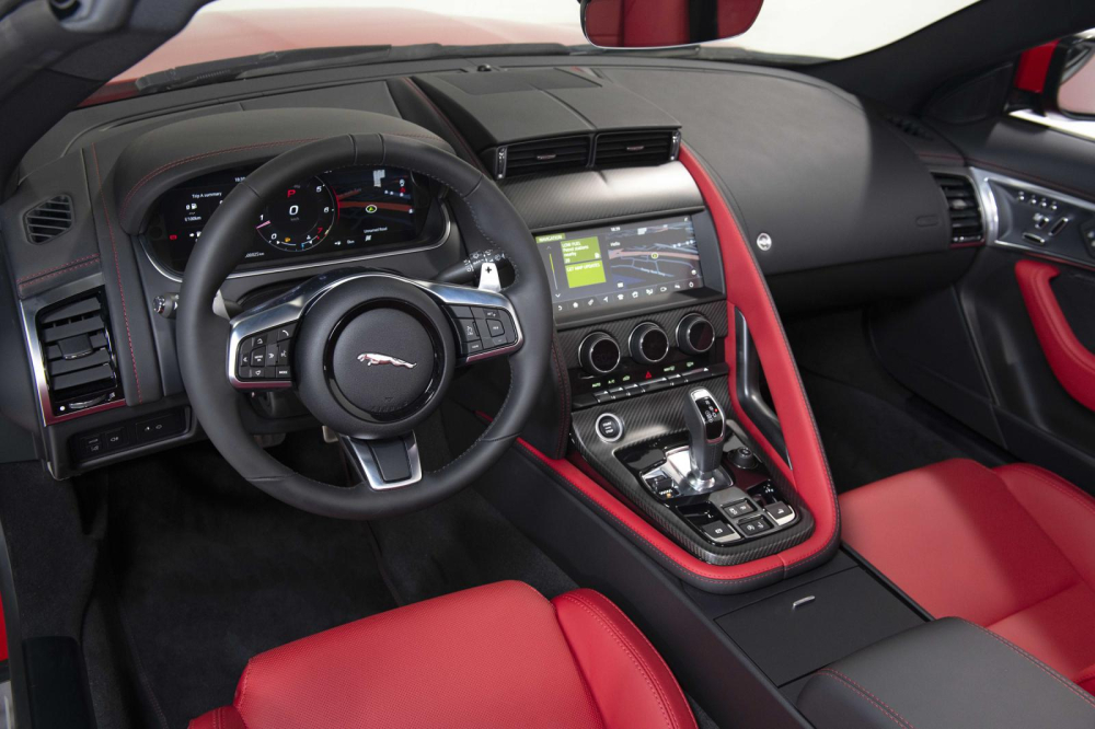 Nội thất bên trong Jaguar F-Type vừa thể hiện được chất thể thao nhưng vẫn không kém phần lịch sự, hiện đại. Nội thất bên trong Jaguar F-Type vừa thể hiện được chất thể thao nhưng vẫn không kém phần lịch sự, hiện đại.