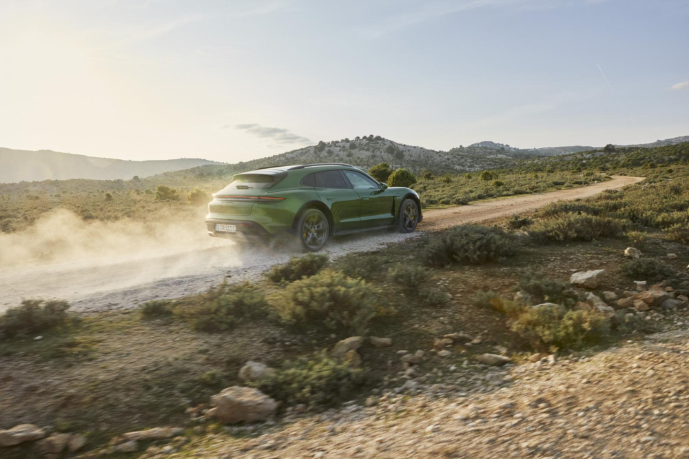 Porsche Taycan Cross Turismo được ra mắt với 4 phiên bản. Porsche Taycan Cross Turismo được ra mắt với 4 phiên bản.