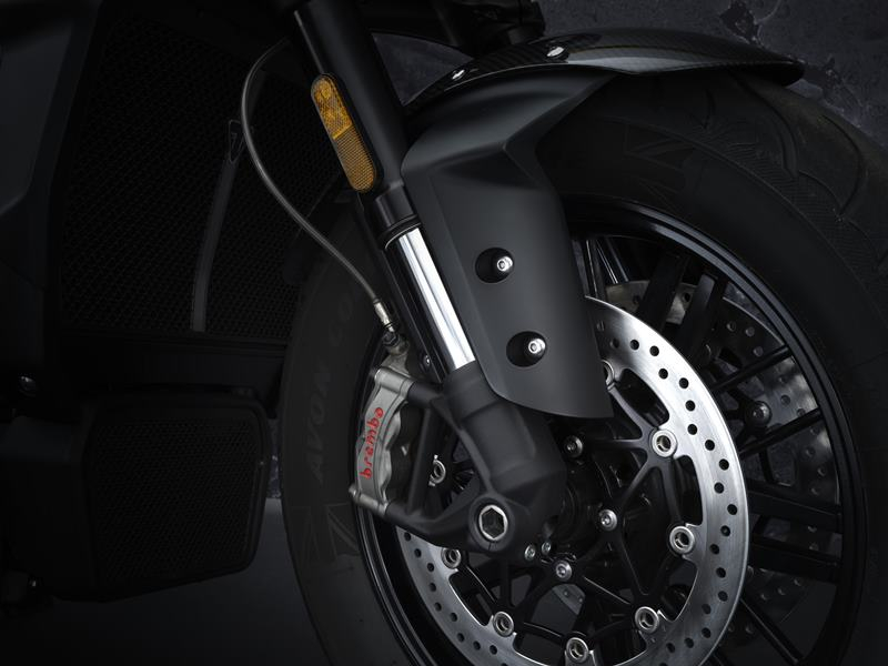 Màu đen mờ chủ đạo trên các chi tiết của Triumph Rocket 3 Black Edition