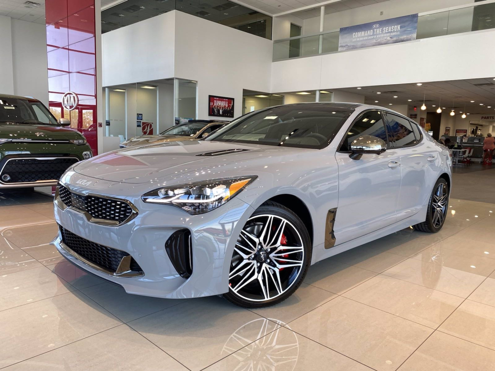 Kia Stinger 2022 xuất hiện tại đại lý trước ngày ra mắt