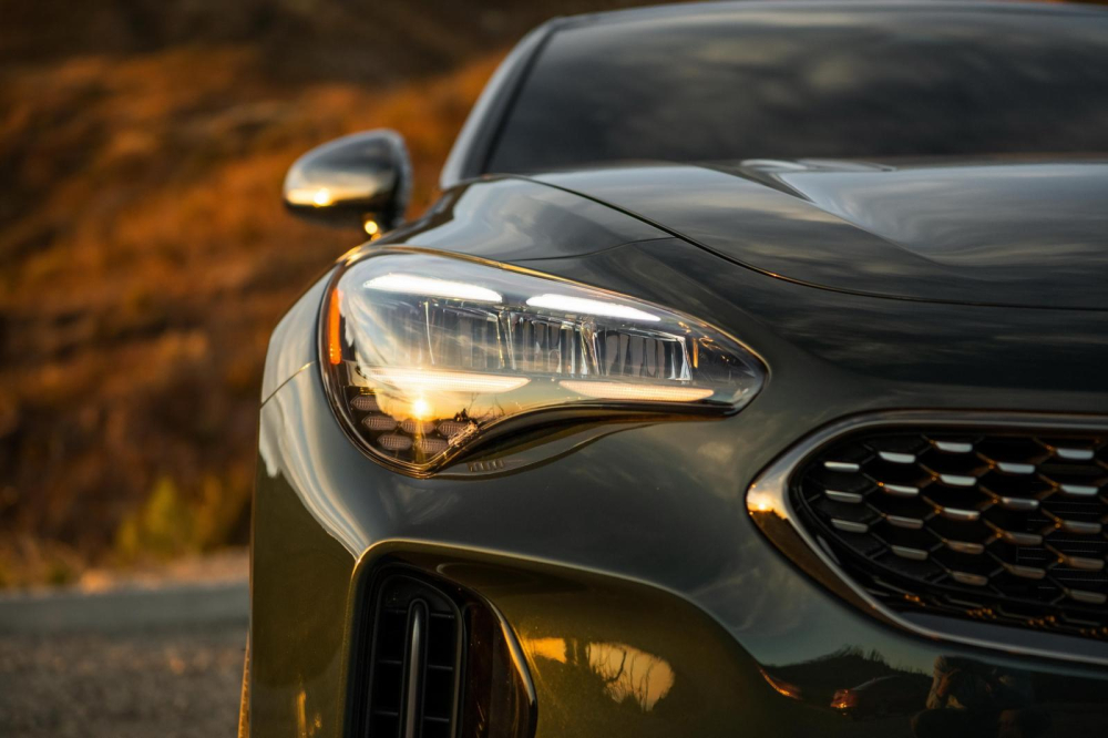 Cận cảnh cụm đèn pha của Kia Stinger 2022