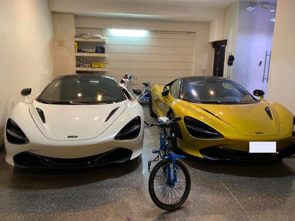 Hai chiếc McLaren 720S Spider đỗ cạnh nhau Hai chiếc McLaren 720S Spider đỗ cạnh nhau