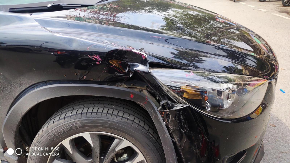 Còn đây là thiệt hại của xe Mazda CX5 Còn đây là thiệt hại của xe Mazda CX5