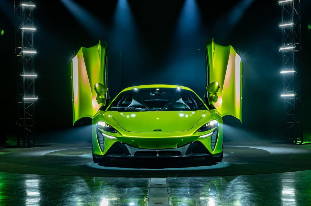 McLaren Artura vẫn sở hữu kiểu cửa cánh bướm quen thuộc của nhà McLaren