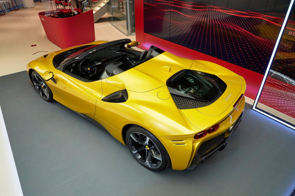 Ferrari SF90 Spider sở hữu kiểu mui xếp cứng Ferrari SF90 Spider sở hữu kiểu mui xếp cứng