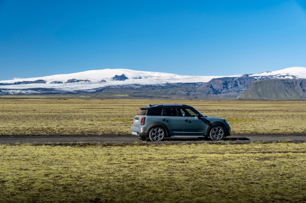 M&acirc;m hợp kim 18 inch đem lại d&aacute;ng vẻ khỏe khoắn cho MINI Countryman 2021.