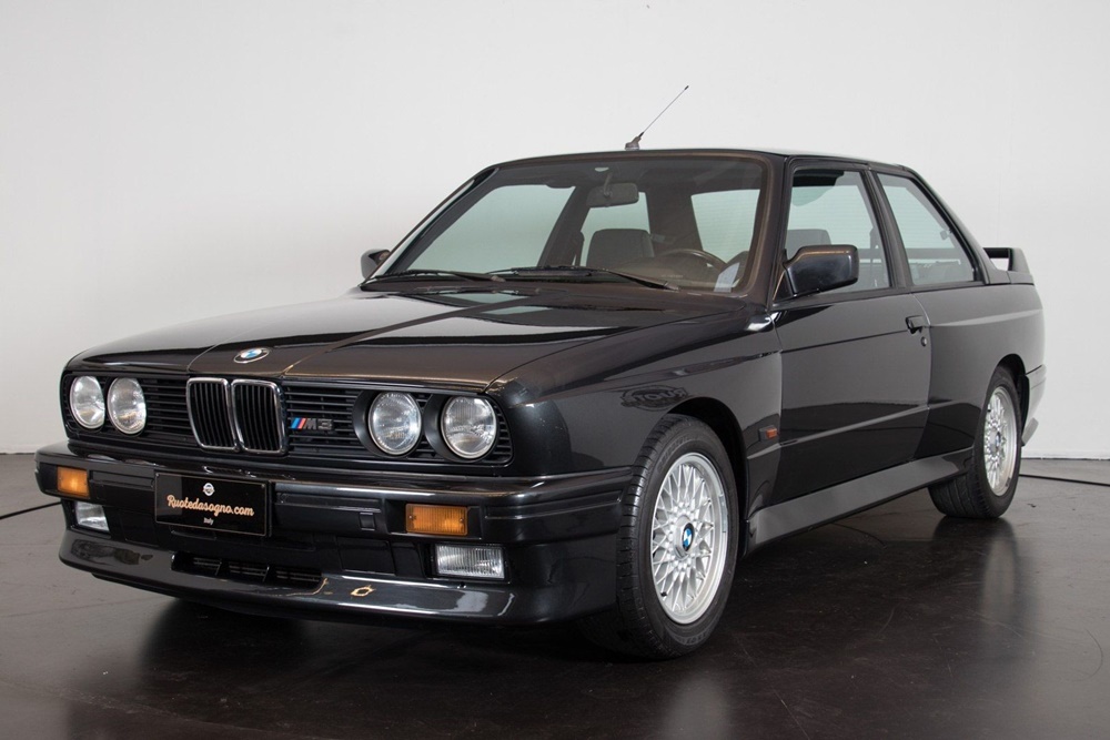 Mẫu xe BMW M3 mang phong cách thể thao. Mẫu xe BMW M3 mang phong cách thể thao.