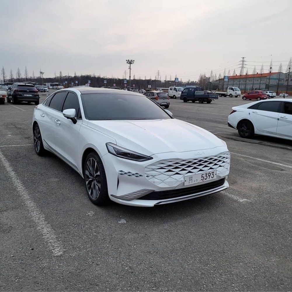 Kia K8 2022 bị bắt gặp tại một bãi đỗ xe ở Hàn Quốc trước ngày ra mắt