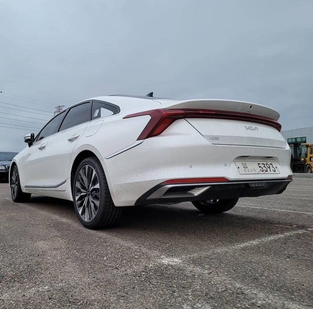 Kia K8 2022 nhìn từ phía sau