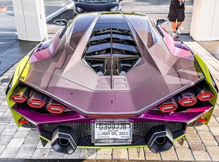 Những hình ảnh chiếc siêu xe Lamborghini Sian mới đến Mỹ