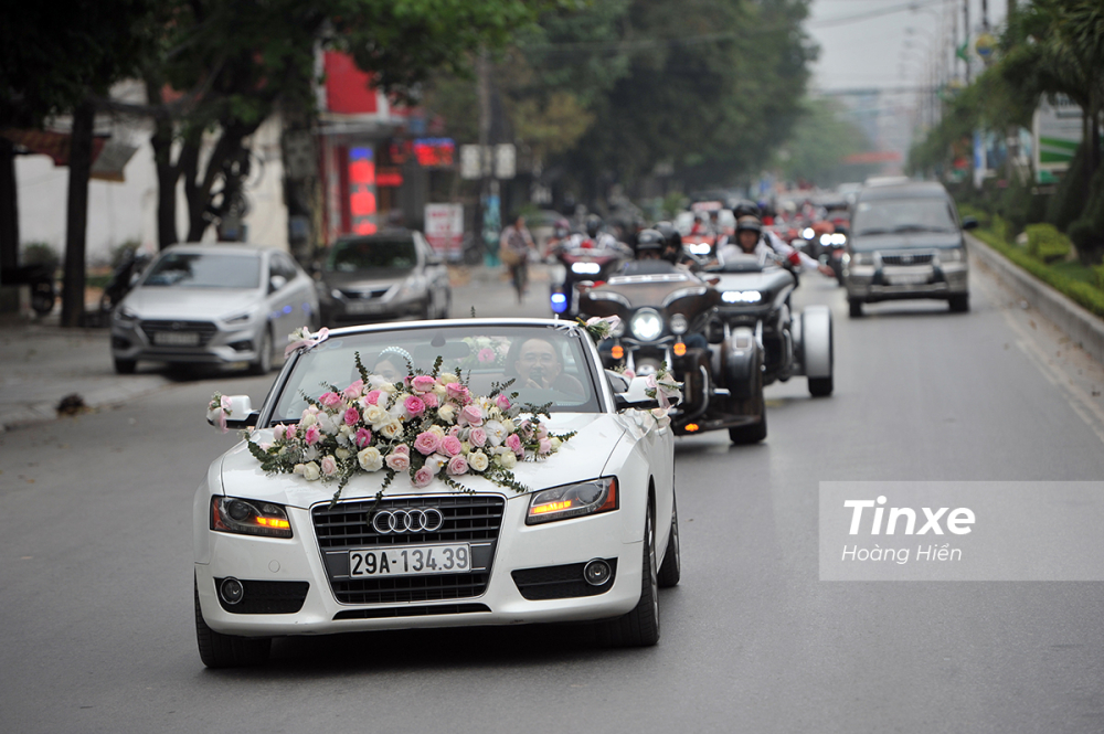 Ch&uacute; rể l&agrave; người trực tiếp cầm l&aacute;i chiếc Audi A5 Cabriolet.