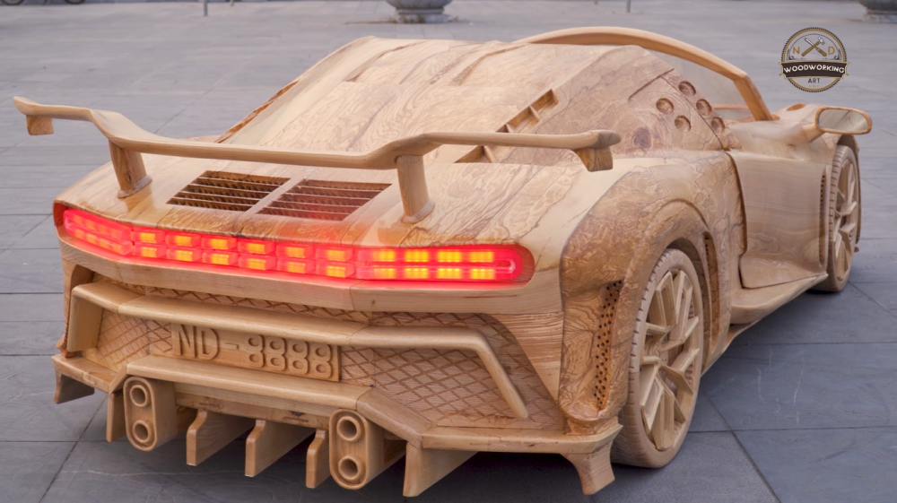 Chiếc Bugatti Centodieci có cả cánh gió đuôi cỡ lớn Chiếc Bugatti Centodieci có cả cánh gió đuôi cỡ lớn