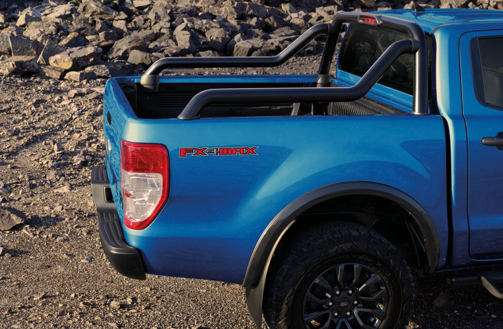 Thanh vai b&ograve; m&agrave;u đen nh&aacute;m của Ford Ranger FX4 Max 2021