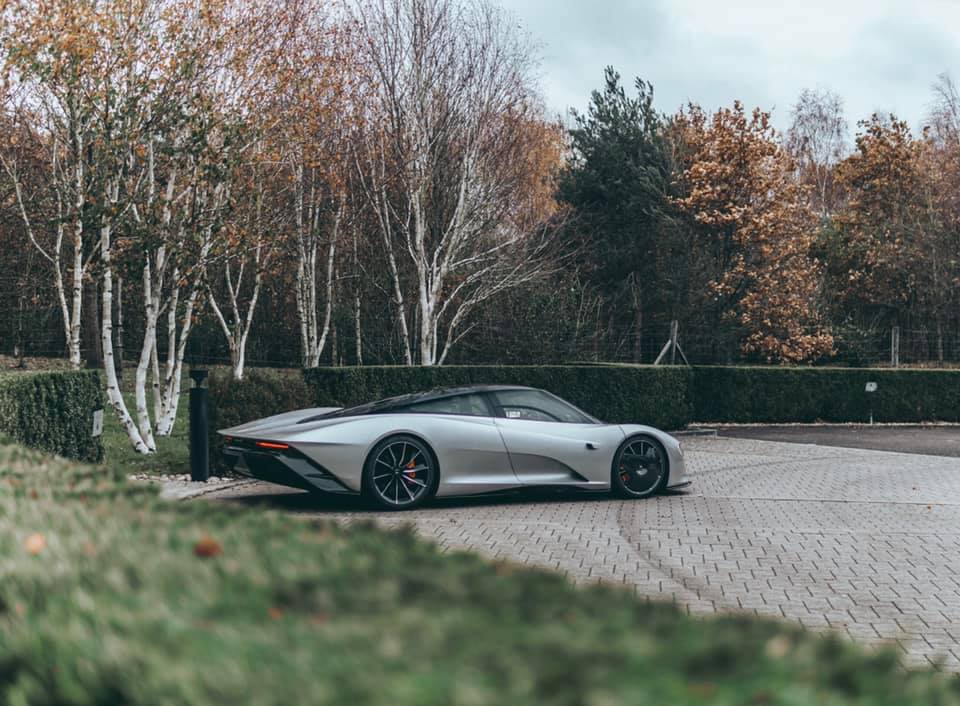 Chiếc McLaren Speedtail có màu bạc