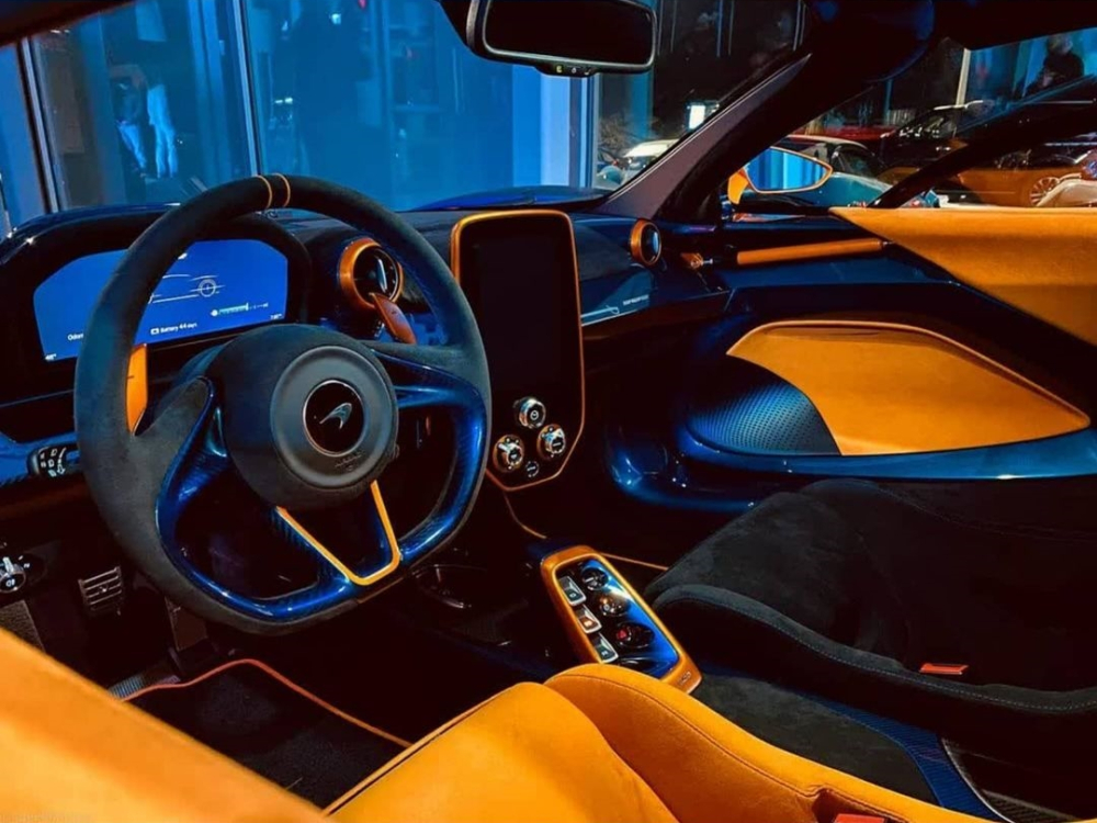 Nội thất siêu xe McLaren Sabre