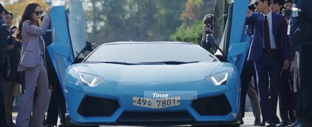 Chiếc siêu xe Lamborghini Aventador LP700-4 này còn được trang bị bộ body kit carbon đẹp mắt Chiếc siêu xe Lamborghini Aventador LP700-4 này còn được trang bị bộ body kit carbon đẹp mắt