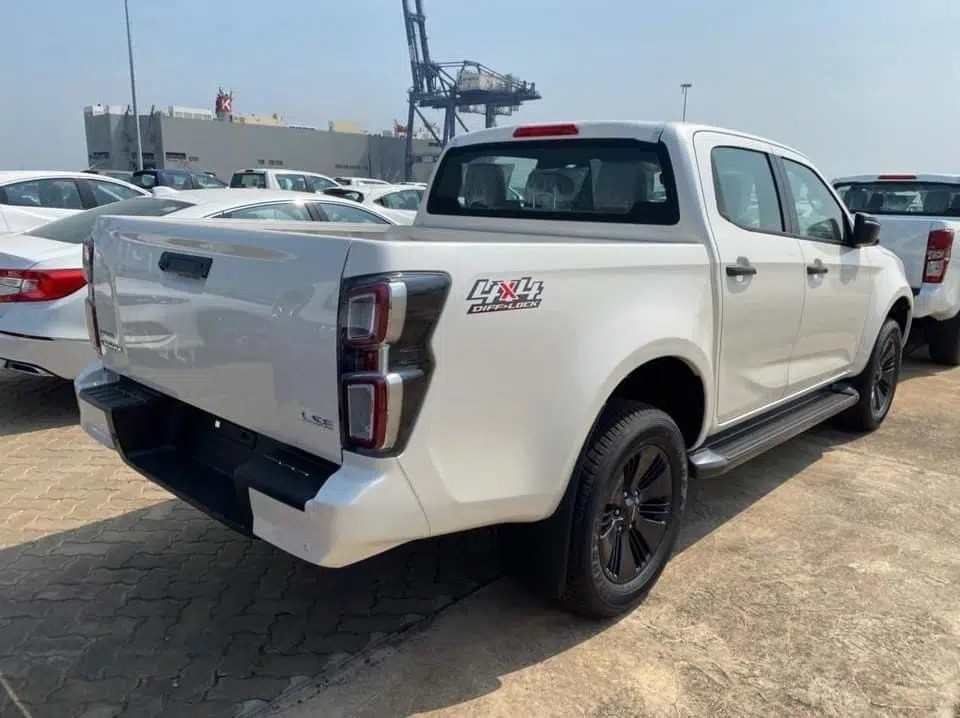 Isuzu D-Max 2021 là bản nâng cấp lên thế hệ mới nhất và vẫn tiếp tục được nhập khẩu nguyên chiếc từ Thái Lan.