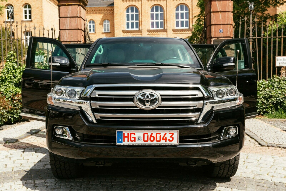 Chiếc Toyota Land Cruiser bọc th&eacute;p n&agrave;y l&agrave; sản phẩm của một c&ocirc;ng ty tại Đức