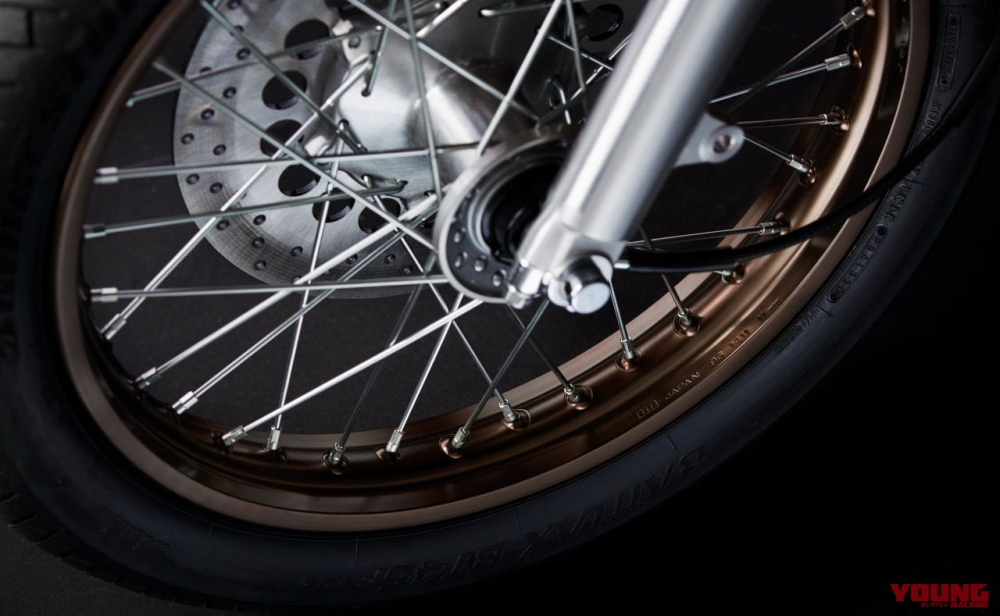 V&agrave;nh xe m&agrave;u n&acirc;u đồng tuyệt đẹp tr&ecirc;n Yamaha SR400