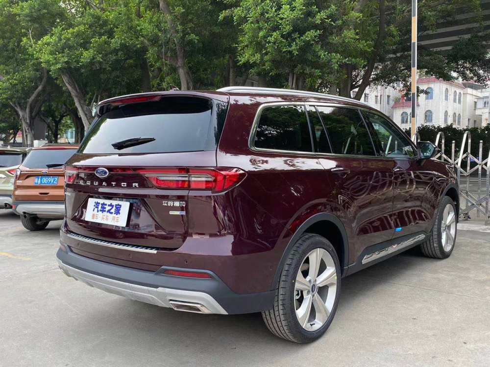 Ford Equator 2021 chỉ c&oacute; 1 loại động cơ