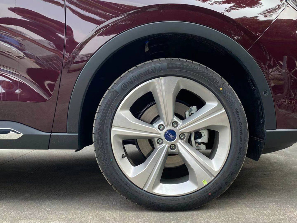 V&agrave;nh 5 chấu của Ford Equator 2021