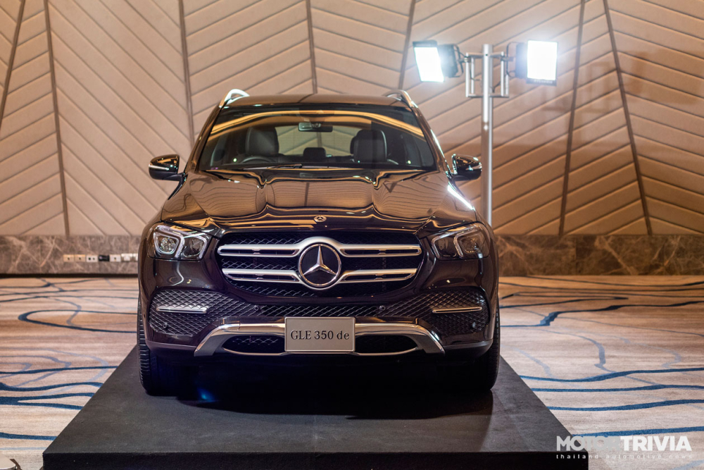 Cận cảnh đầu xe của Mercedes-Benz GLE 350de 4Matic PHEV 2021 Cận cảnh đầu xe của Mercedes-Benz GLE 350de 4Matic PHEV 2021