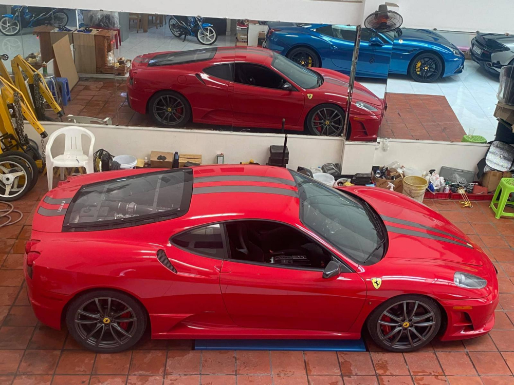 Xe có sọc kép màu bạc Xe có sọc kép màu bạc