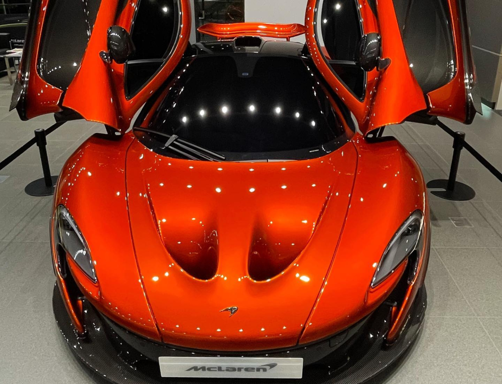 Nhan sắc của siêu xe McLaren P1 mang màu cam nổi bật