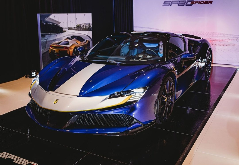 Cận cảnh siêu xe Ferrari SF90 Spider với gói Assetto Fiorano