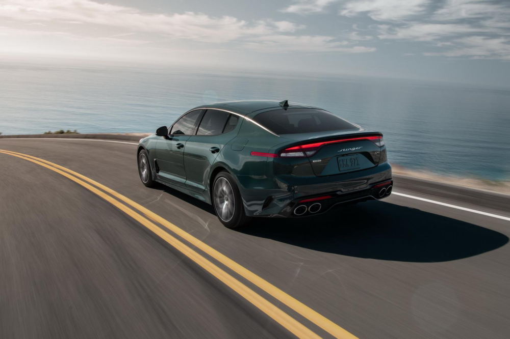Kia Stinger 2022 bản tiêu chuẩn có động cơ tăng áp mới