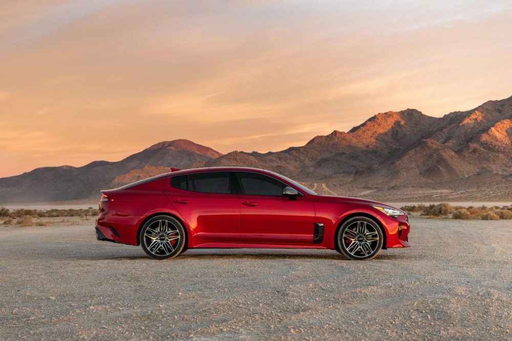 Kia Stinger 2022 giữ nguyên kích thước như cũ