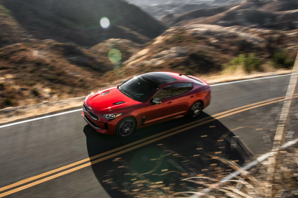 Kia Stinger 2022 có nhiều trang bị an toàn hiện đại