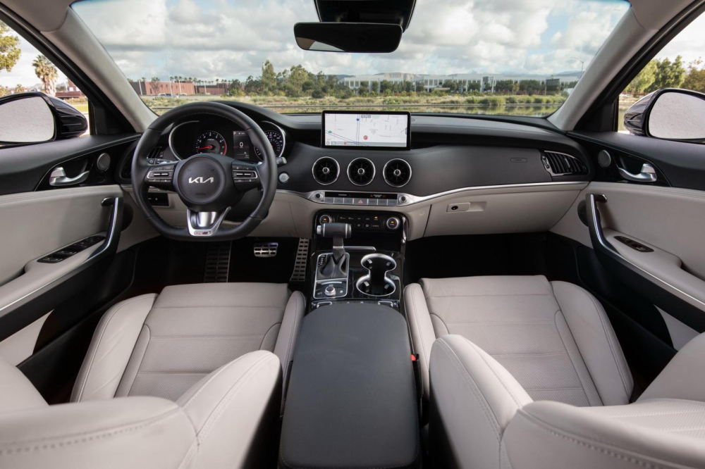 Nội thất sang trọng hơn của Kia Stinger 2022