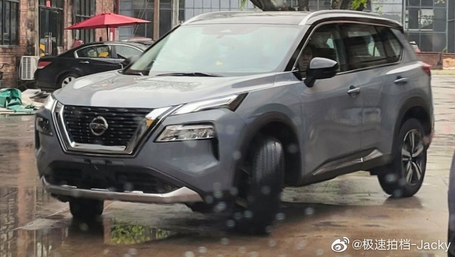 Nissan X-Trail 2021 tại Trung Quốc được đồn l&agrave; d&ugrave;ng động cơ chung với xe Infiniti