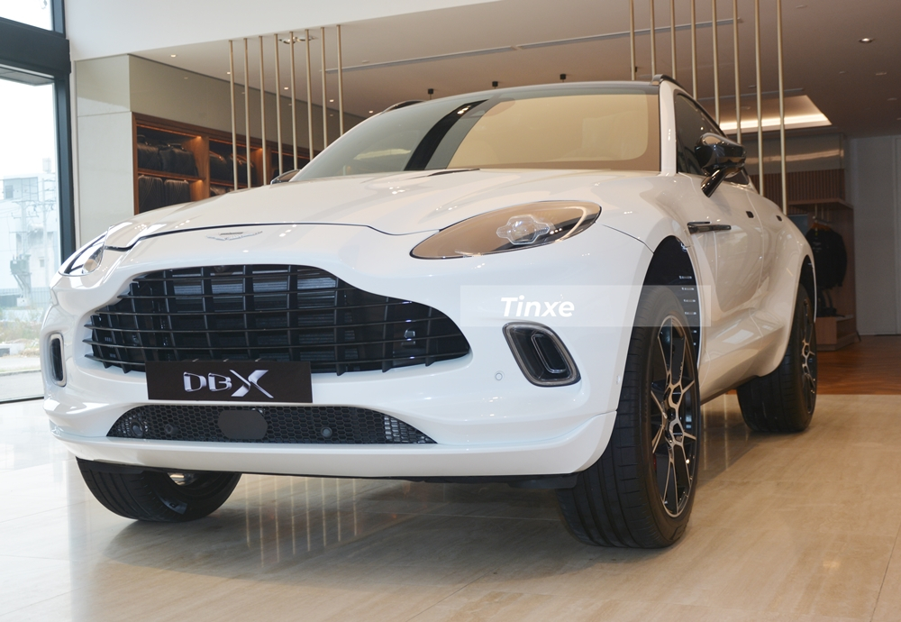 Aston Martin DBX là chiếc SUV mới tinh và rất hấp dẫn cho những ai mê xe gầm cao máy thoáng