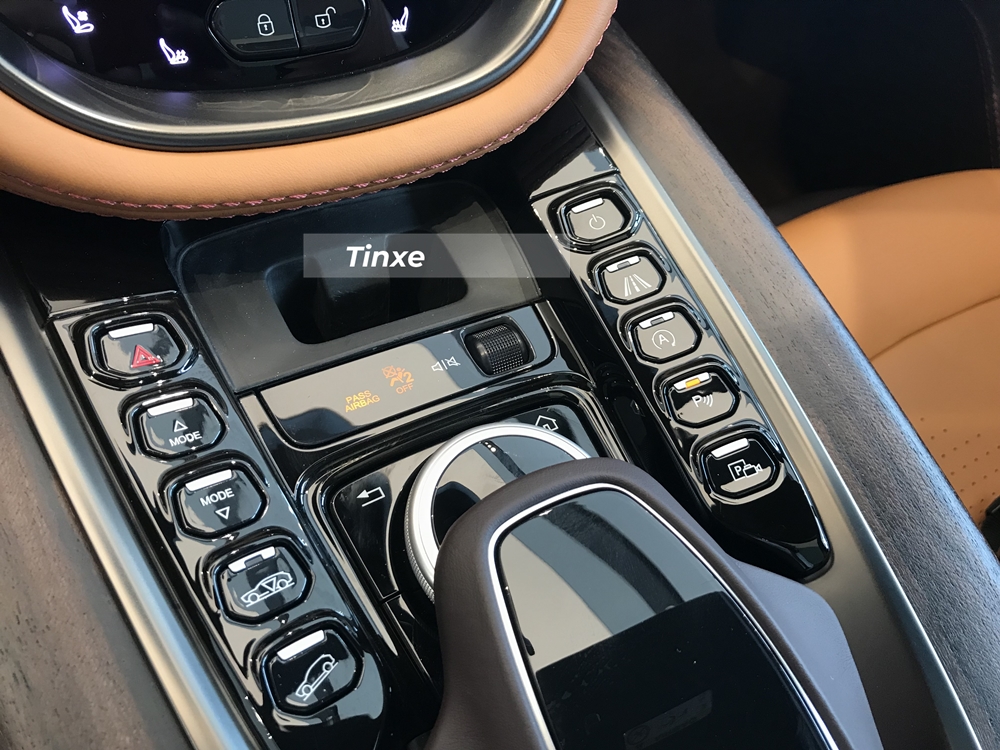 Aston Martin DBX có tốc độ tối đa 291 km/h