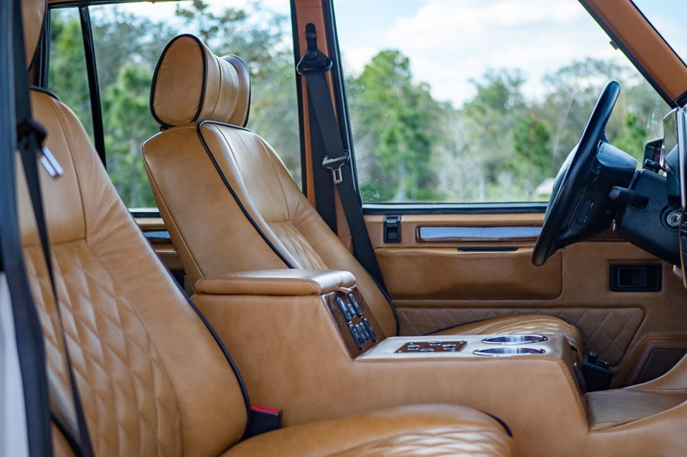 Nội thất của Electric Range Rover Classic