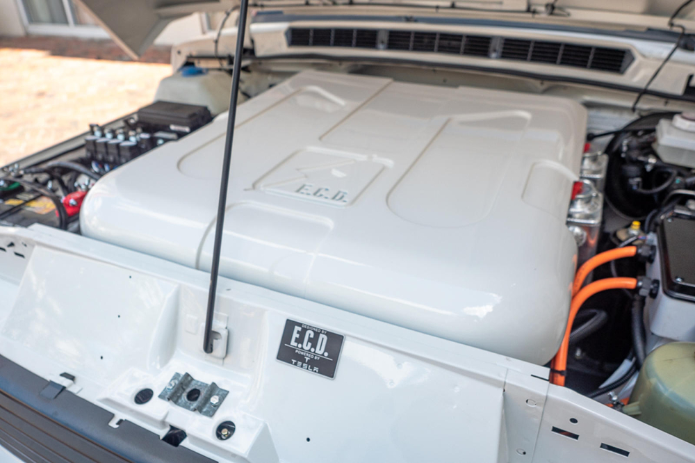 Khối mô tơ điện Tesla của Electric Range Rover Classic