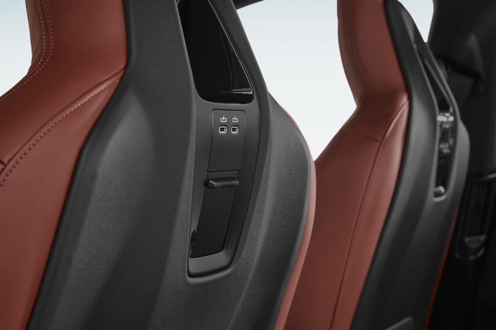 2 cổng USB ở ph&iacute;a sau tựa đầu ghế của BMW iX 2022